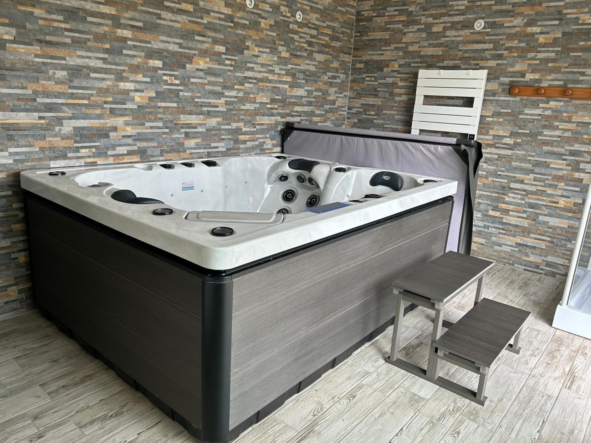 Le Domaine Du Bez Gite De Michel Piscine Sauna Hammam Spa Saint-Laurent-dʼOlt Eksteriør billede